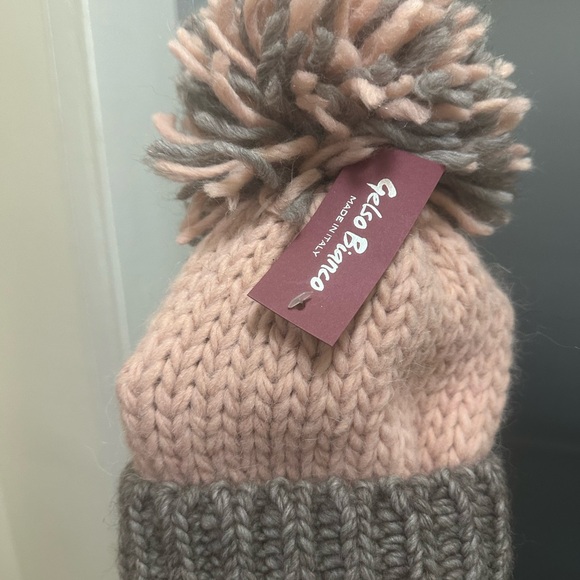 Beautiful worm and cosy hat - Picture 2 of 4